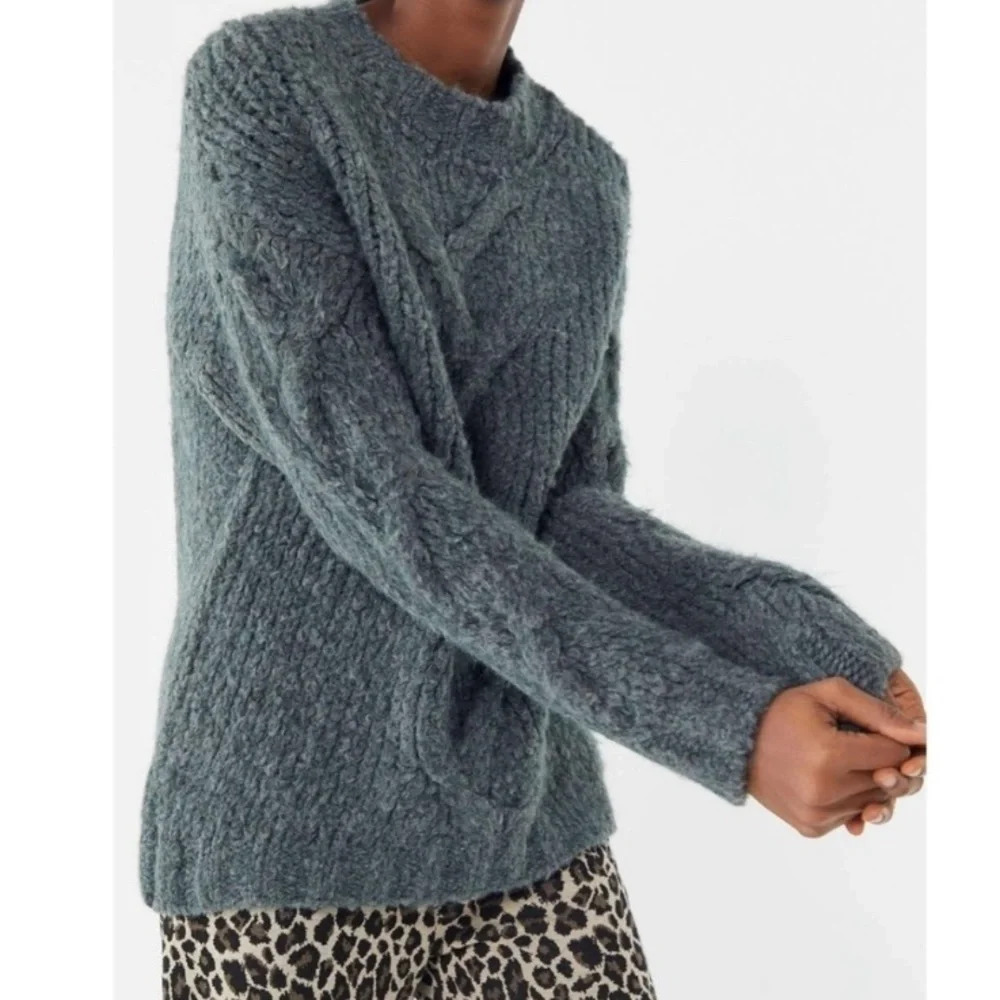 NWT Urban Outfitters Cable Knit Wool Blend Crew Neck‎ Sweater